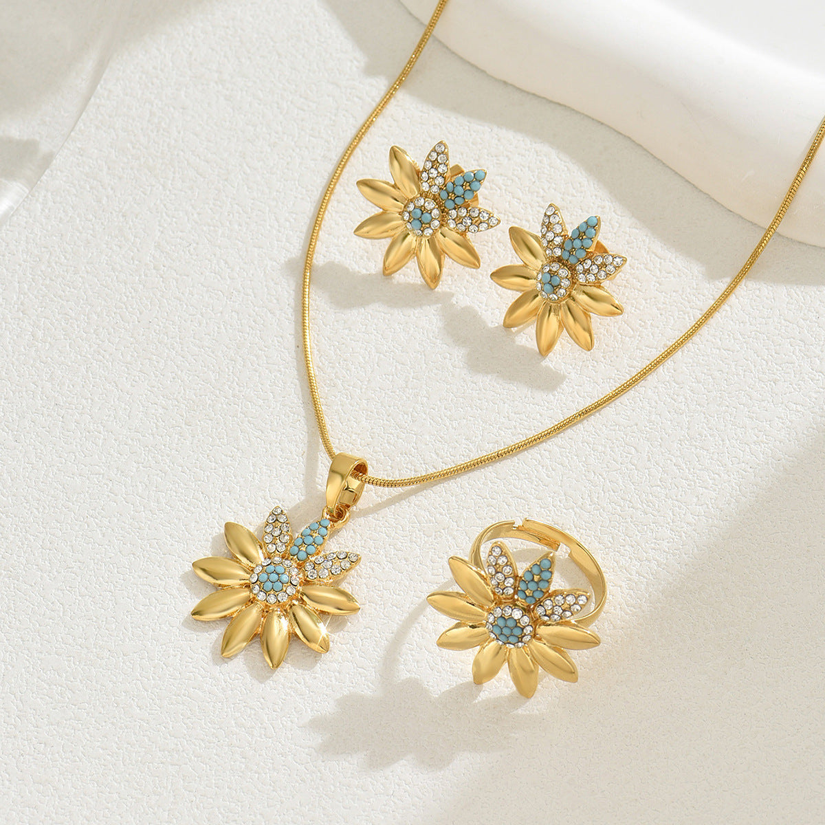 Conjunto de collar, anillo y pendientes de aleación rústico con girasol floral e incrustaciones de diamantes de imitación para mujer