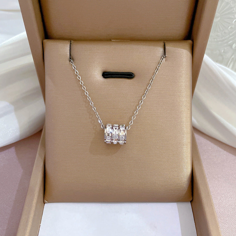 Collana con pendente geometrico minimalista in acciaio al titanio placcato per donna