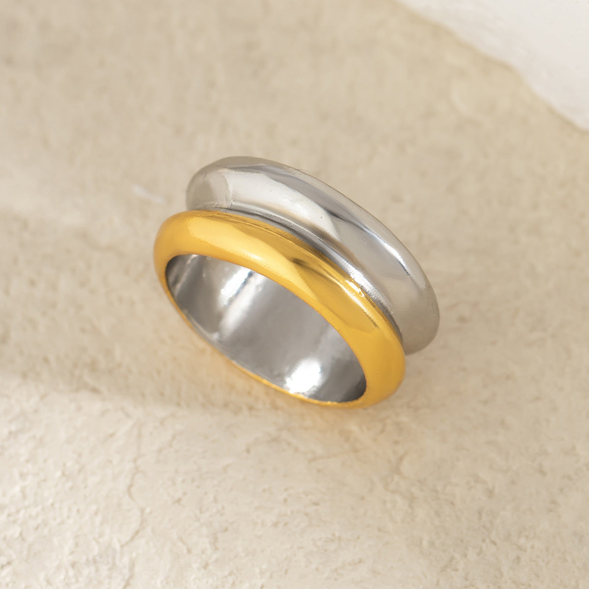 Anello da donna in lega testurizzata geometrica di ispirazione vintage con design 3D irregolare