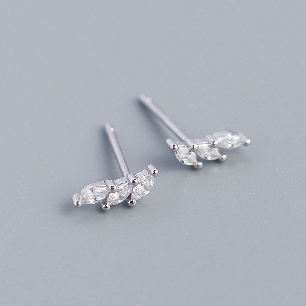 Orecchini Minimalisti in Argento Sterling 925 con Intarsio Geometrico di Zirconi Cubici
