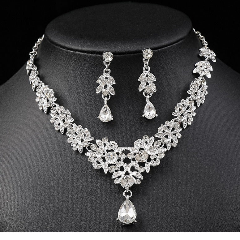 Set di collana e orecchini da sposa con motivo floreale, in lega con ciondolo decorato con strass, catena a serpente, design minimalista a tulipano, margherita e petali di foglie