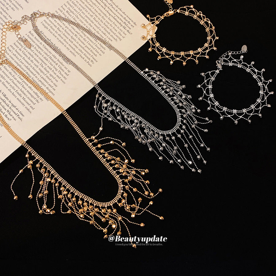 Conjunto de collar con colgante de flecos florales vintage y pulsera de latón con acabado chapado para mujer