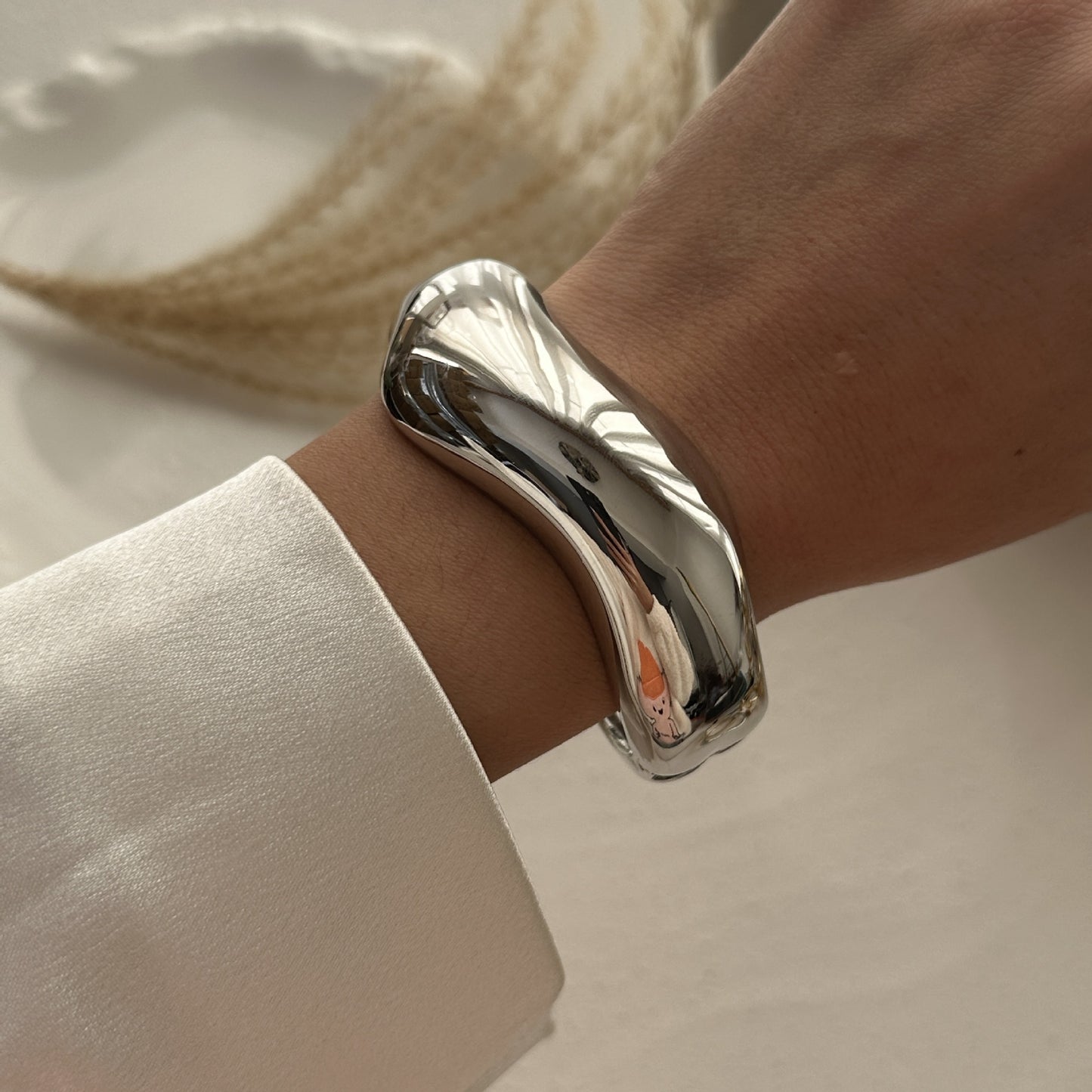 Bracciale aperto placcato in lega geometrica