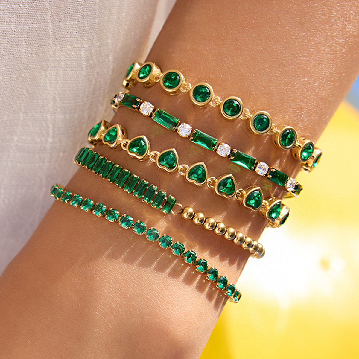 Bracciale minimalista a forma di cuore da donna in acciaio inossidabile placcato con zirconi, gioielli di lusso leggeri