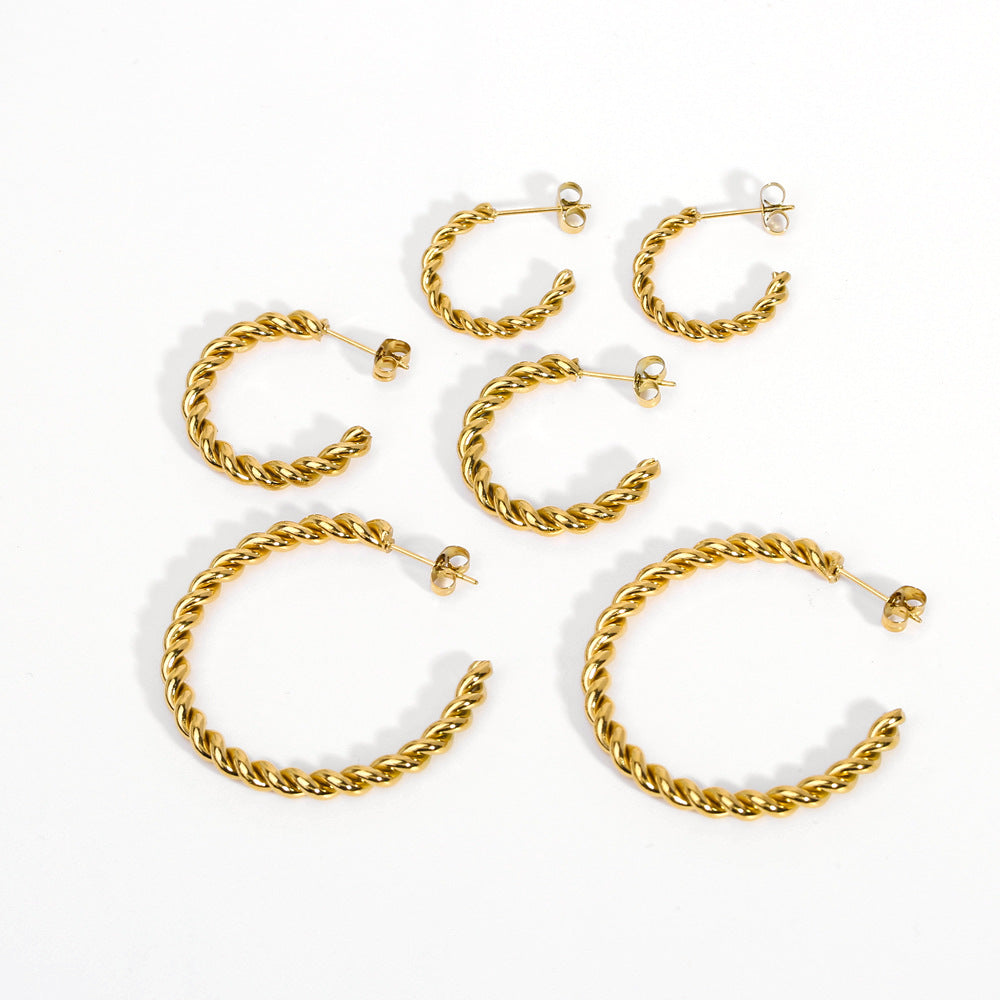 Pendientes minimalistas de acero inoxidable en forma de C con baño de oro de 18K al vacío para mujer