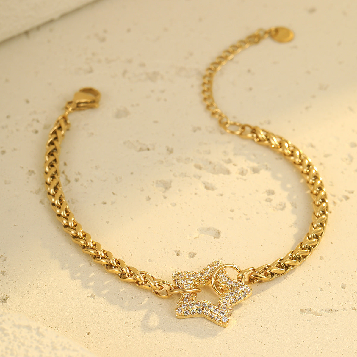 Fashionable Minimalist Star-Shaped Stainless Steel Bracelet with Plating Finish for Women