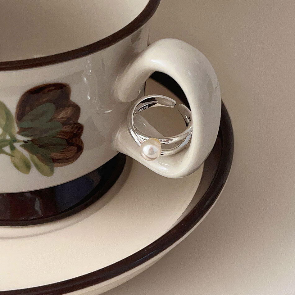 Anillo minimalista de plata de ley 925 con forma de corazón y acento cuadrado biselado para mujer