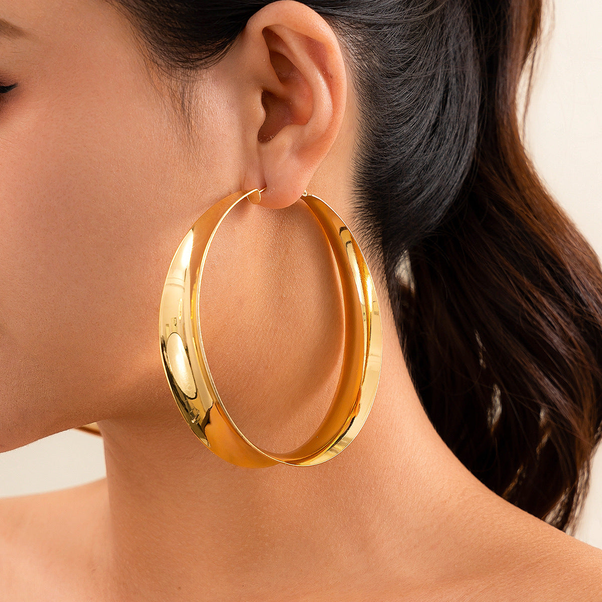 Orecchini a Cerchio Geometrici Grandi in Metallo da Donna con Finitura Lucida e Design Vuoto