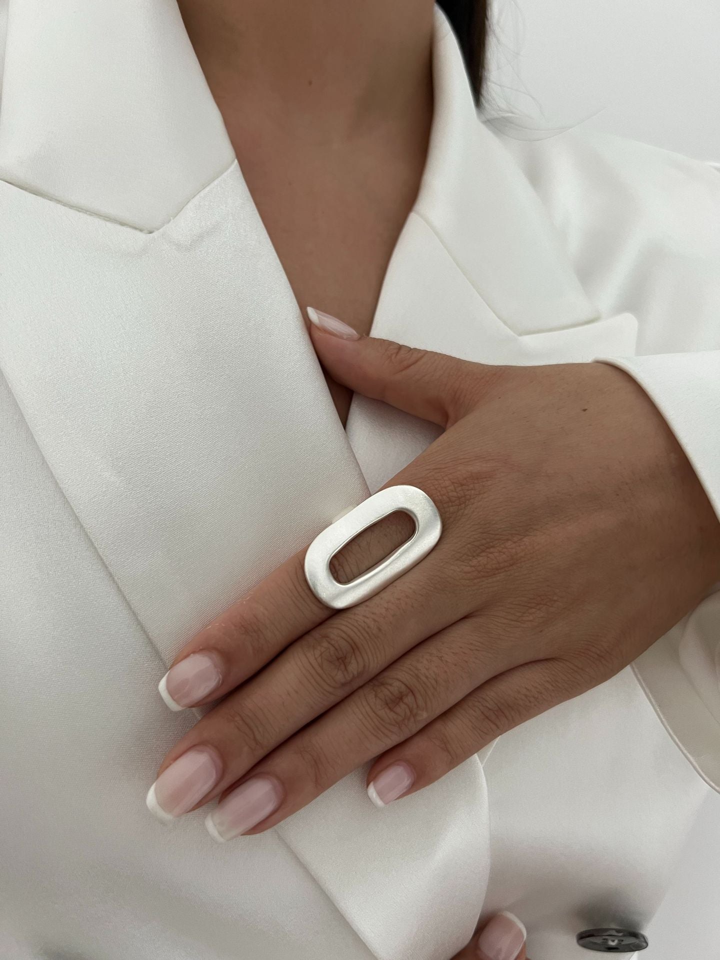 Anello regolabile in lega con design geometrico floreale, spazzolato, color argento, stile minimalista