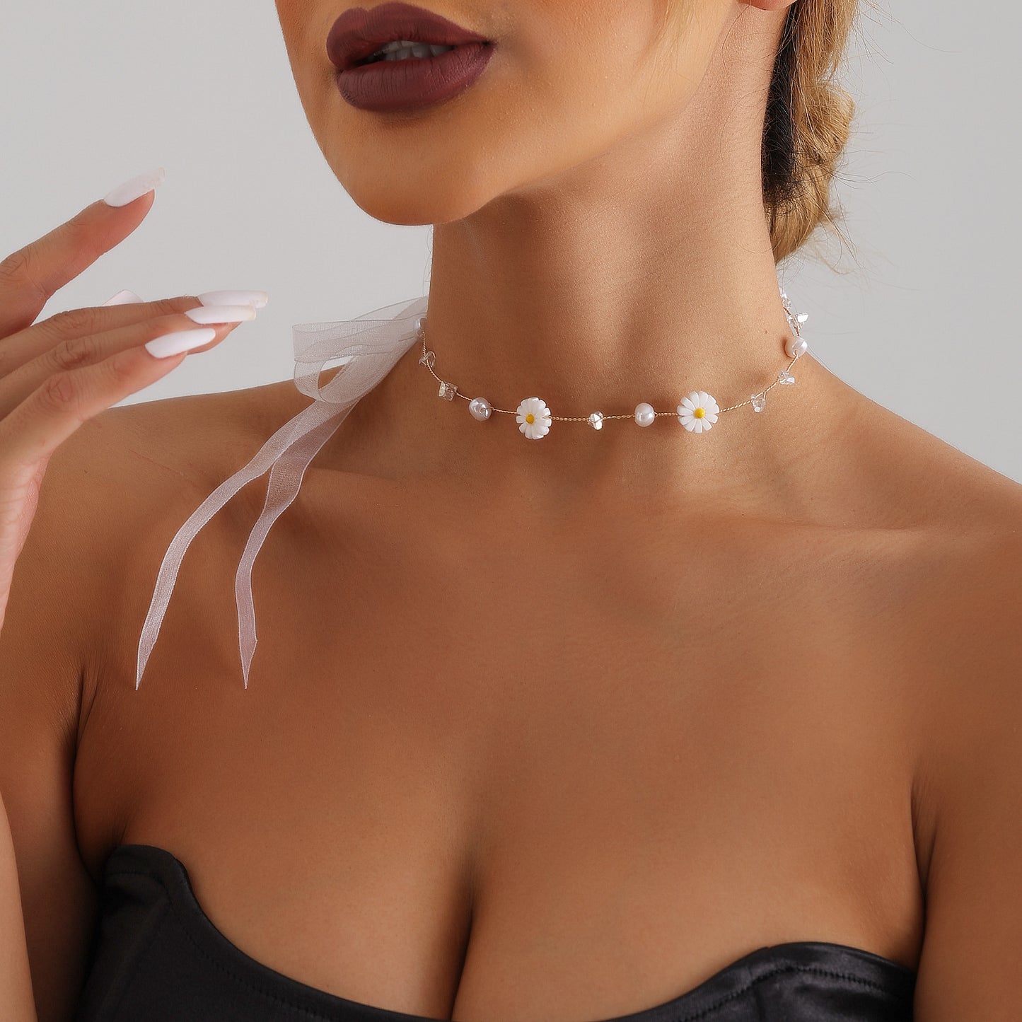Elegant Bowknot Ribbon Necklace for Brides Luxury Geometric Pendant with Electroplated Metal Chain
