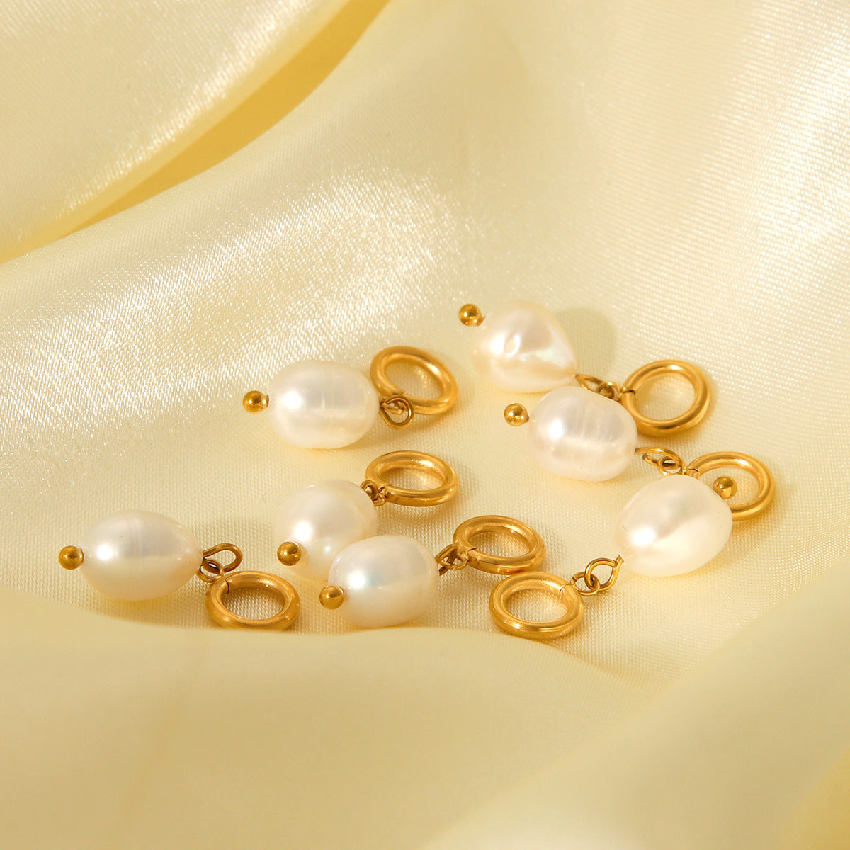 Luxury Minimalist Round Gold Plated Stainless Steel Freshwater Pearl Charm Bar