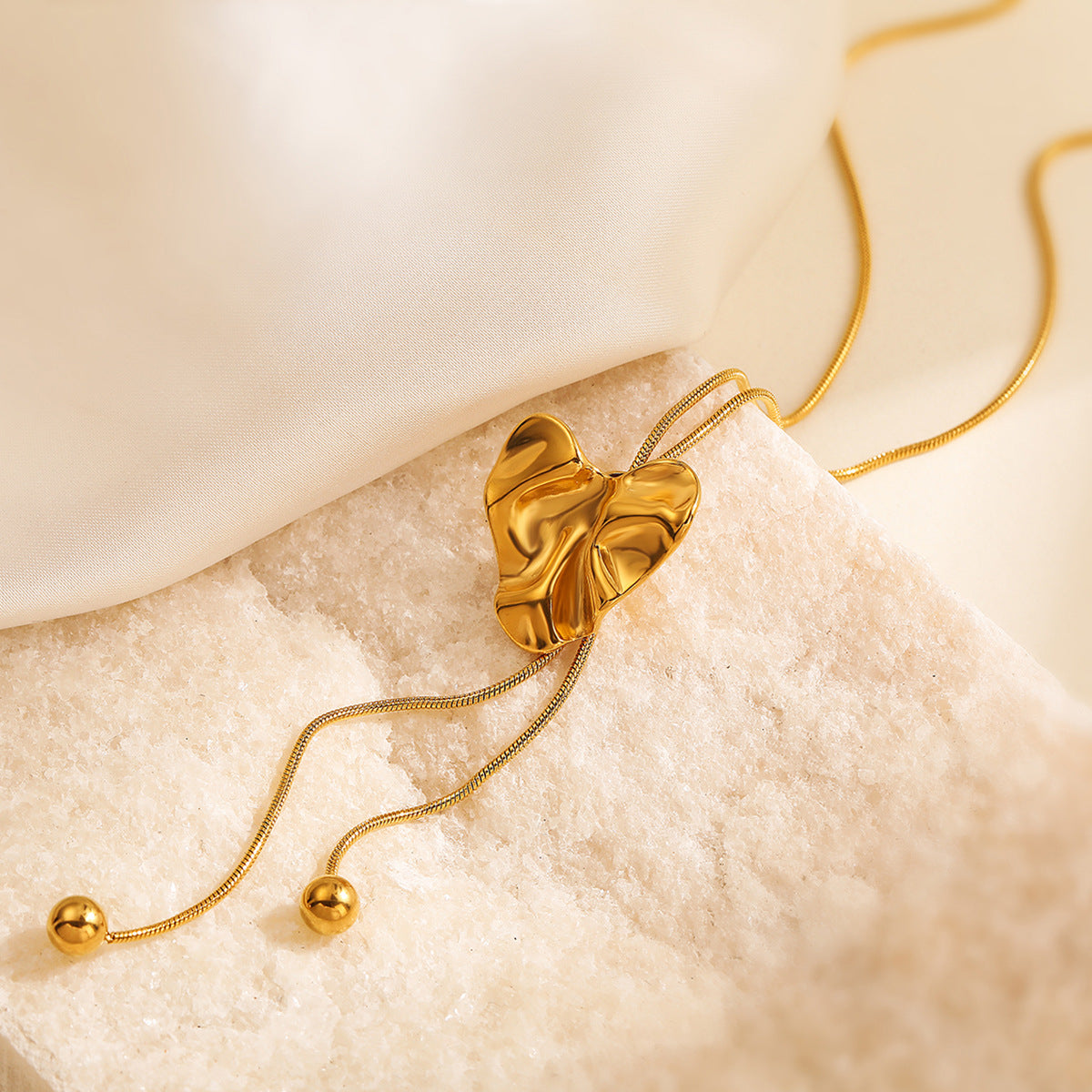 Collana con ciondolo a cuore geometrico minimalista in acciaio inossidabile placcato oro 18K per donna