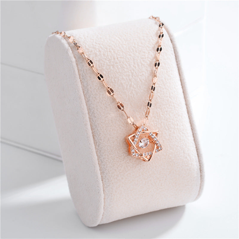 Elegante Collana con Ciondolo Esagramma da Donna in Acciaio al Titanio con Intarsi di Strass e Placcatura in Oro Rosa 18K