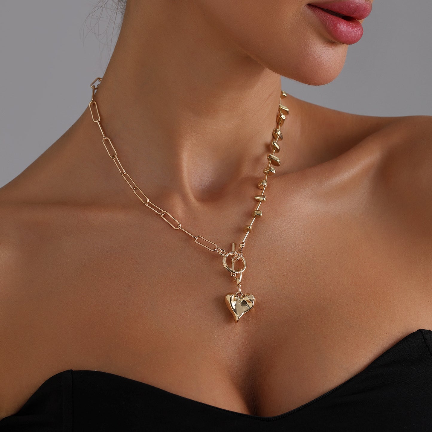 Collar vintage de aleación con forma de corazón, incrustaciones de piedra geométrica y acabado chapado para mujer