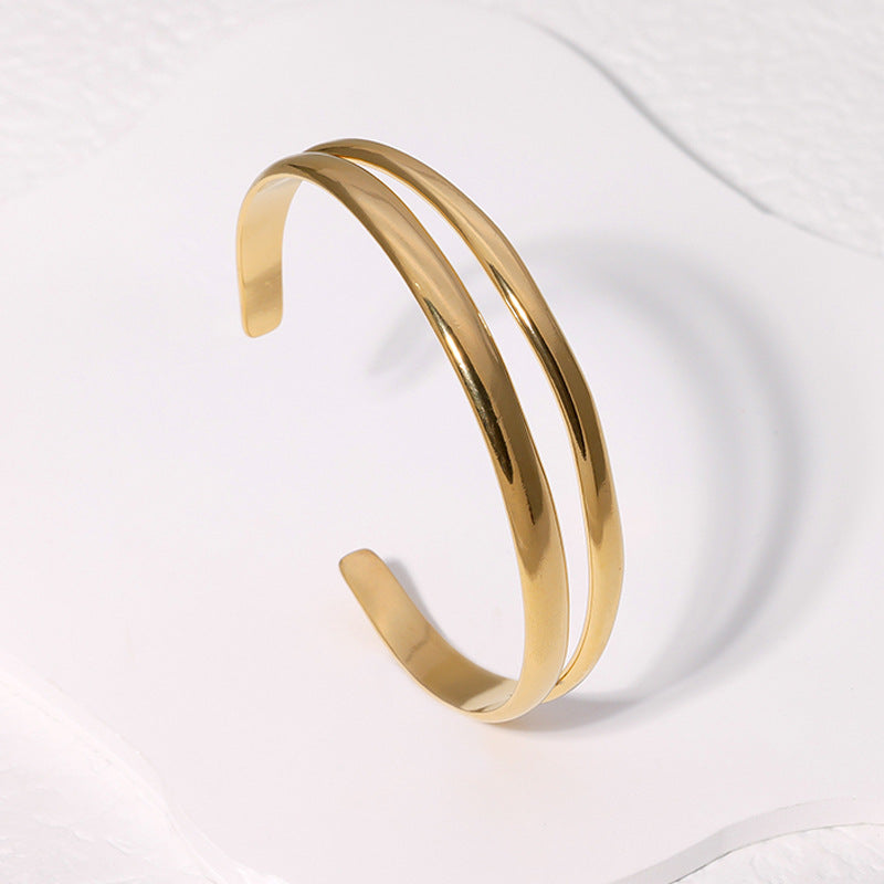 Pulsera Minimalista de Acero Inoxidable Tono Frío para Mujer con Acabado Chapado y Diseño de Líneas Geométricas