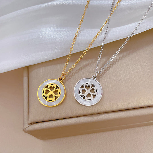 Collar con colgante de trébol geométrico minimalista para mujer y hombre en acero de titanio con chapado en oro