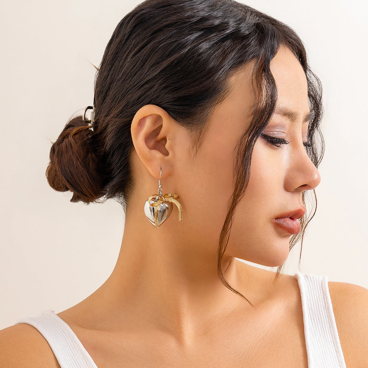 Sporty Casual Heart Shape Alloy Plated Necklace with Resin Pendant for Women