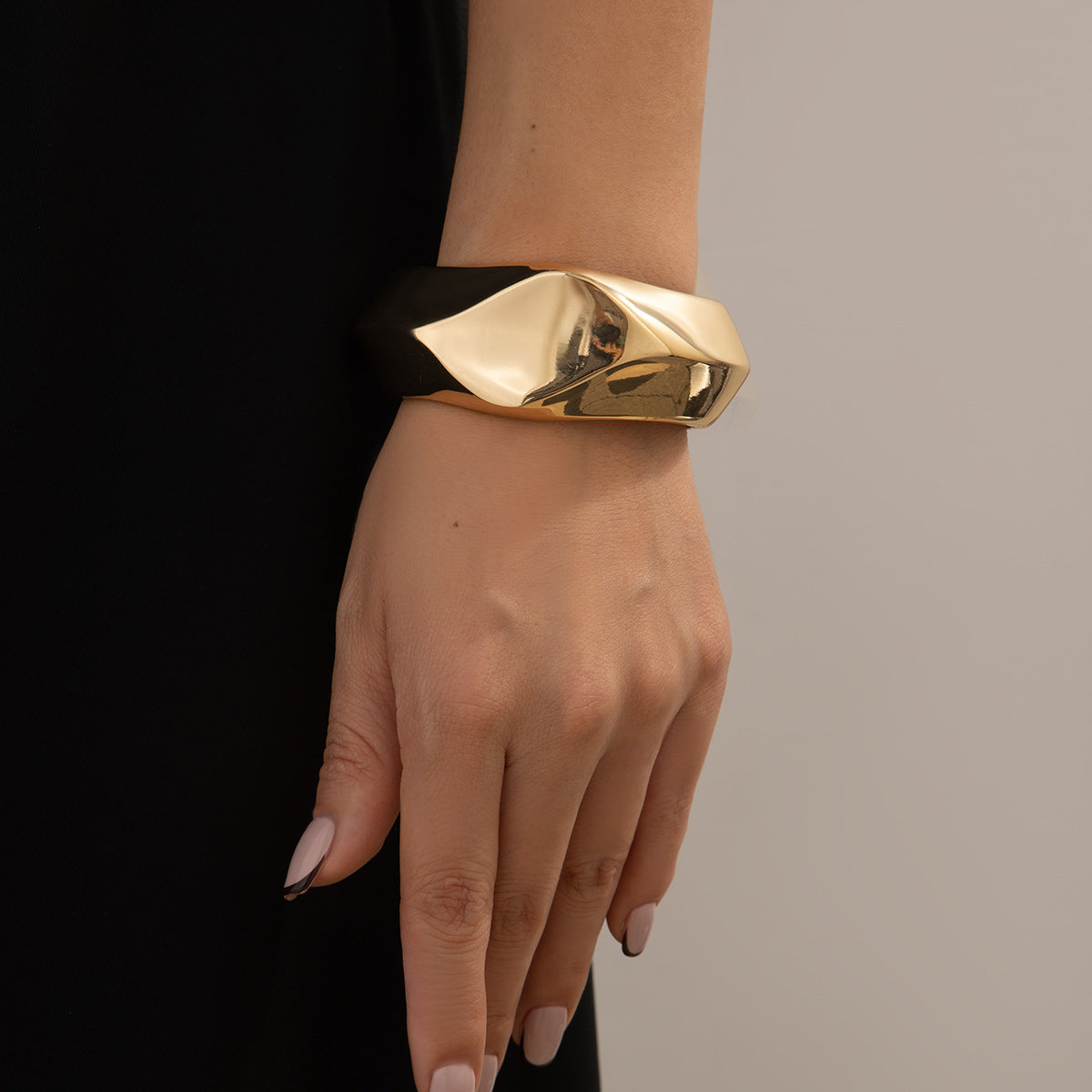 Streetwear Geometric Alloy Plated Bangle Bracelet
