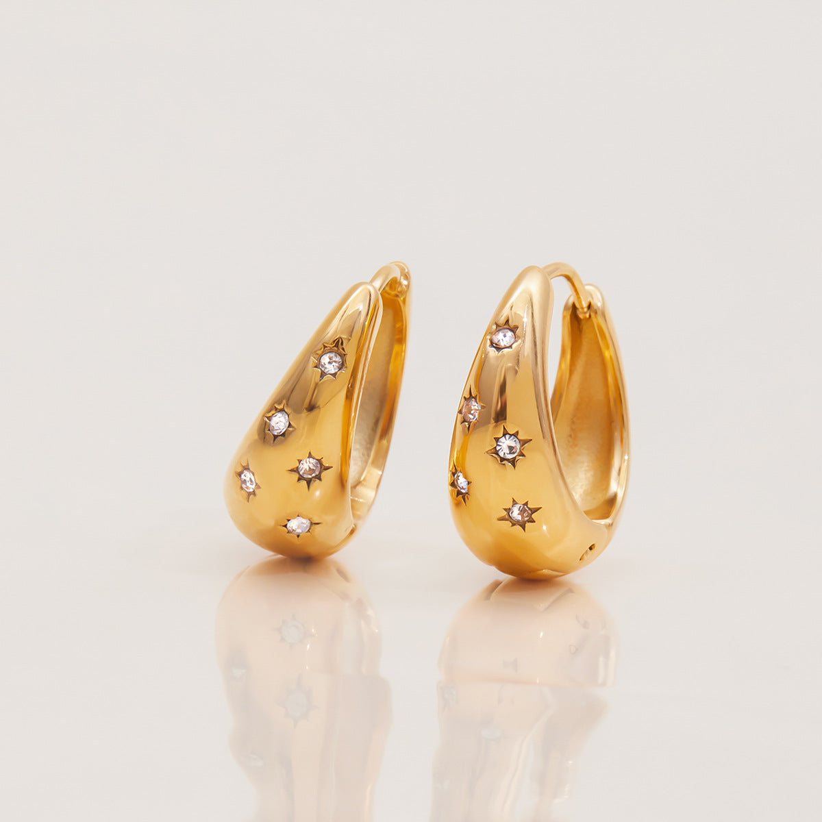 Orecchini a perno geometrici minimalisti in acciaio inossidabile con intarsio di strass, perno in titanio ipoallergenico, orecchini di lusso leggeri da donna