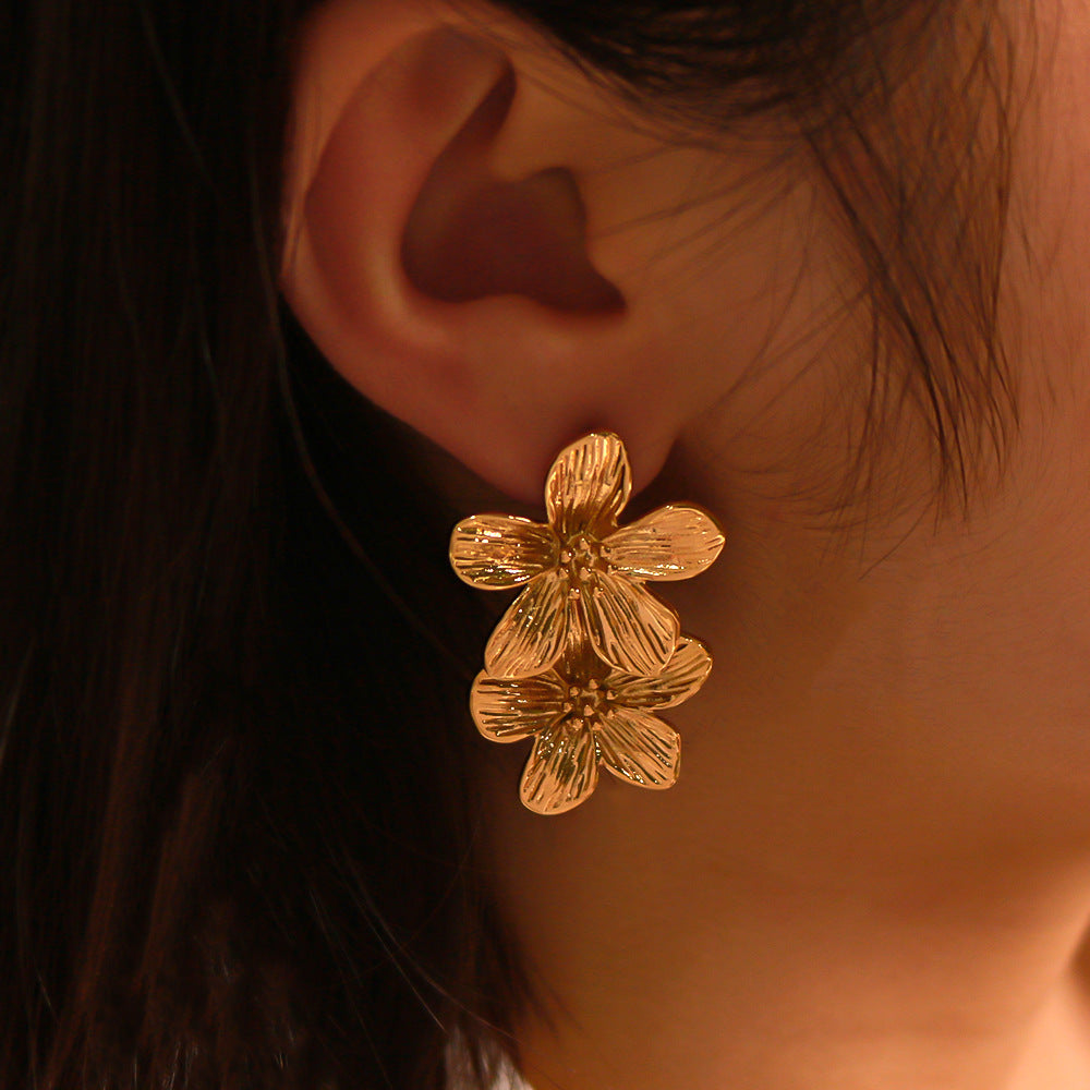 Orecchini pendenti da donna stile vintage francese placcati oro 18 carati in acciaio inossidabile a forma di fiore e foglia