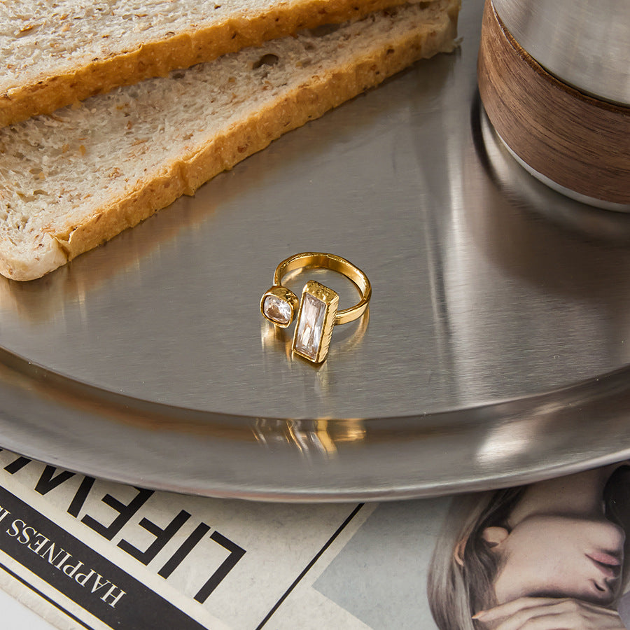 Anillo minimalista geométrico de acero inoxidable con incrustaciones de diamantes de imitación enchapado para mujer