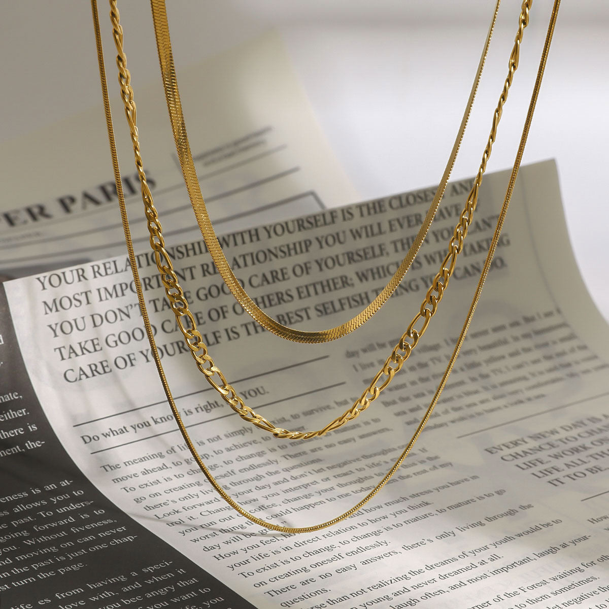 Collana stratificata geometrica in acciaio inossidabile con pendente in acciaio al titanio, elettroplaccata per un'eleganza resistente allo sbiadimento, catena minimalista alla clavicola alla moda per donna