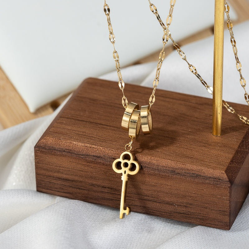 Minimalist Geometric Titanium Steel Key Pendant Necklace for Women with Gold Plating, Clavicle Chain