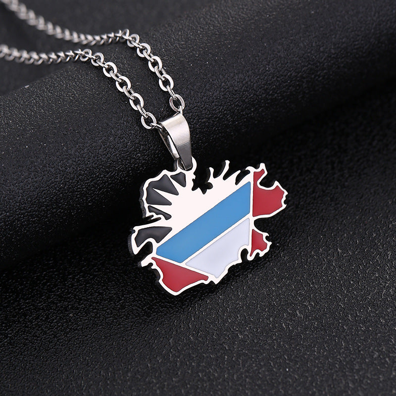 Collar con colgante de mapa geométrico de Antigua en acero inoxidable con dije de acero de titanio y acabado galvanizado para uso casual unisex a la moda