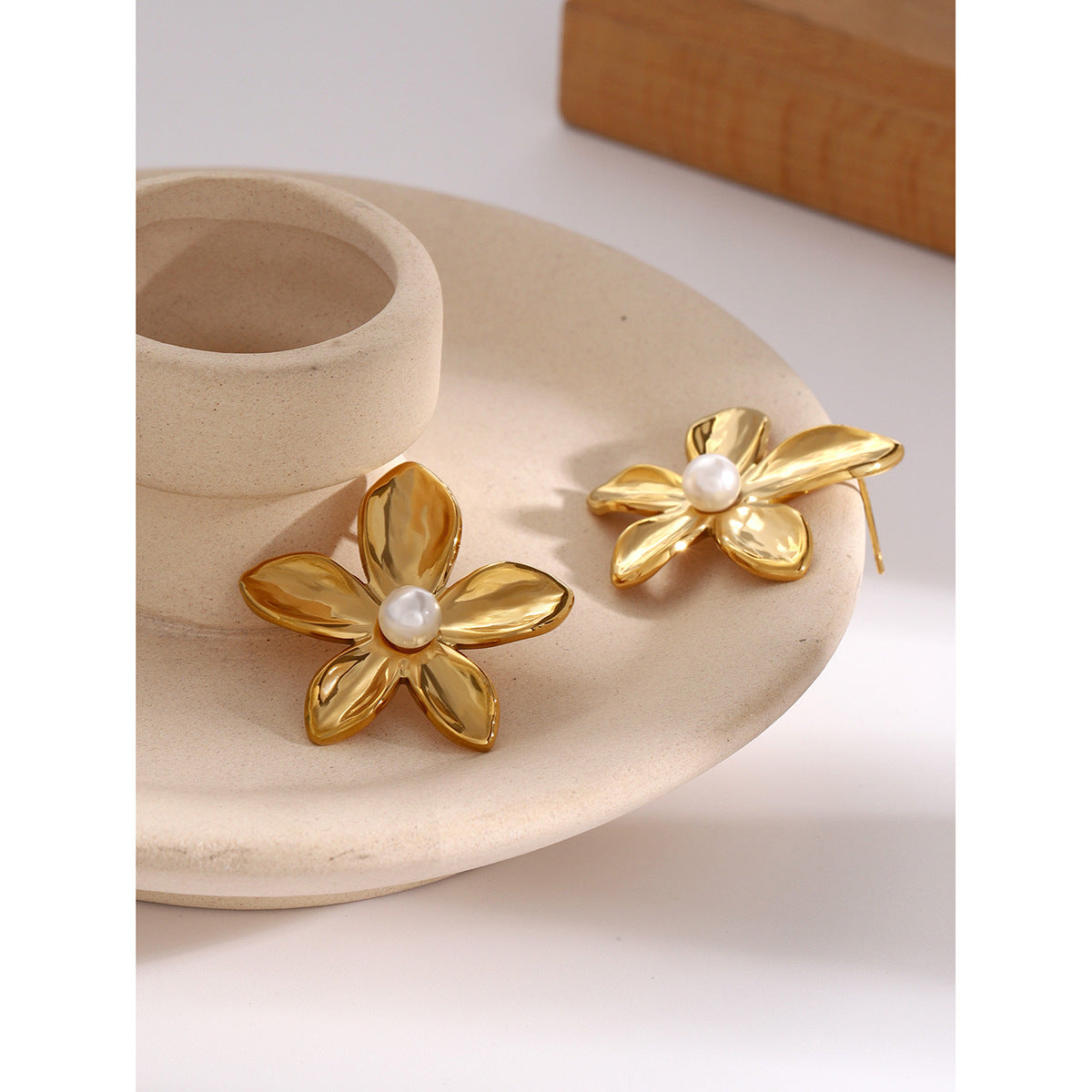 18K Gold Plated Stainless Steel Floral Pearl Stud Earrings for Women