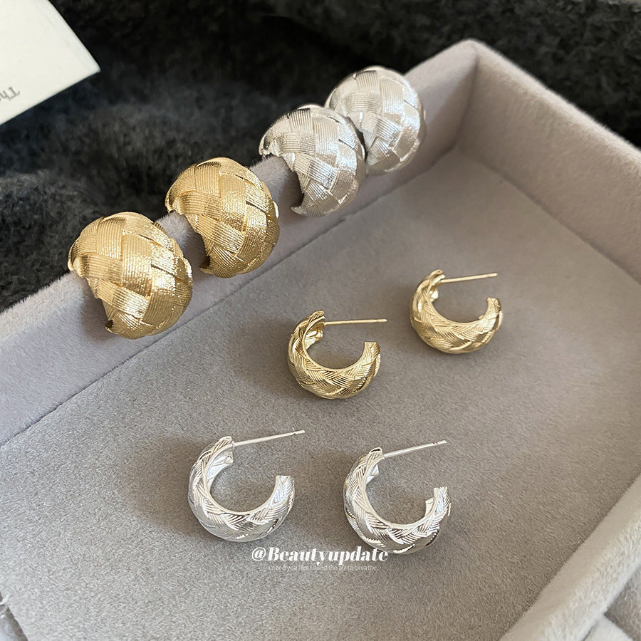 Pendientes minimalistas de metal con forma de C geométrica y acabado electrochapado para mujer