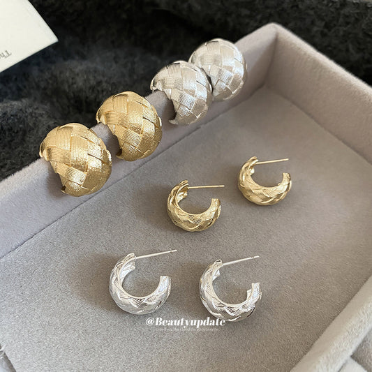 Pendientes minimalistas de metal con forma de C geométrica y acabado electrochapado para mujer