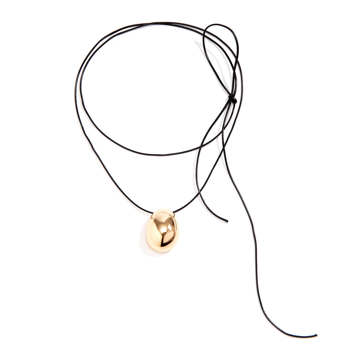 Collana girocollo pendente ovale geometrica dolce e audace con design a strati annodati e dettagli a catena