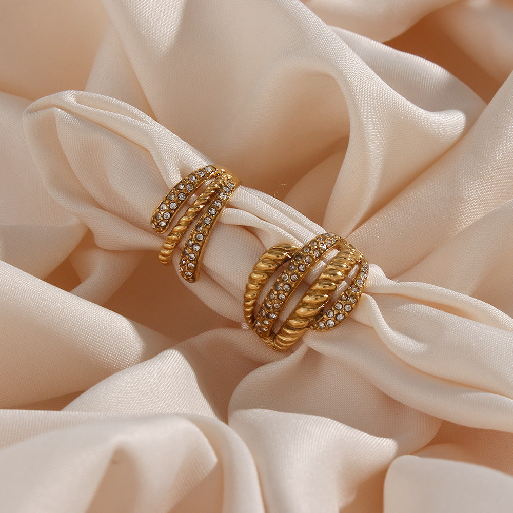 Anello geometrico minimalista alla moda in acciaio inossidabile placcato oro 18K con piuma accentuata da strass a quattro livelli