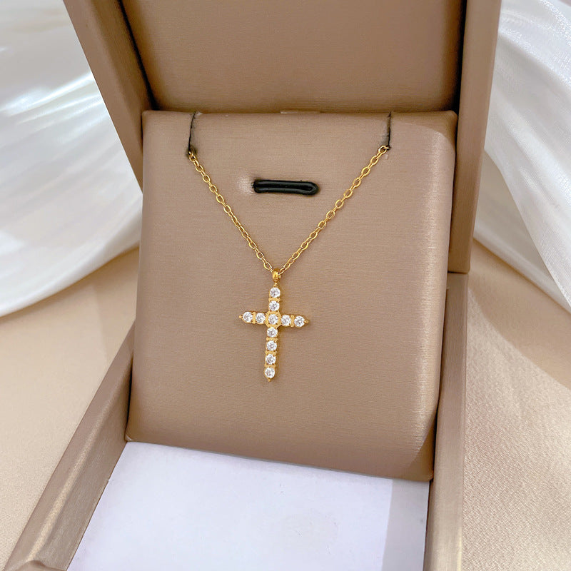 Collana Minimalista Unisex con Croce Geometrica in Acciaio Titanio Placcato e Strass