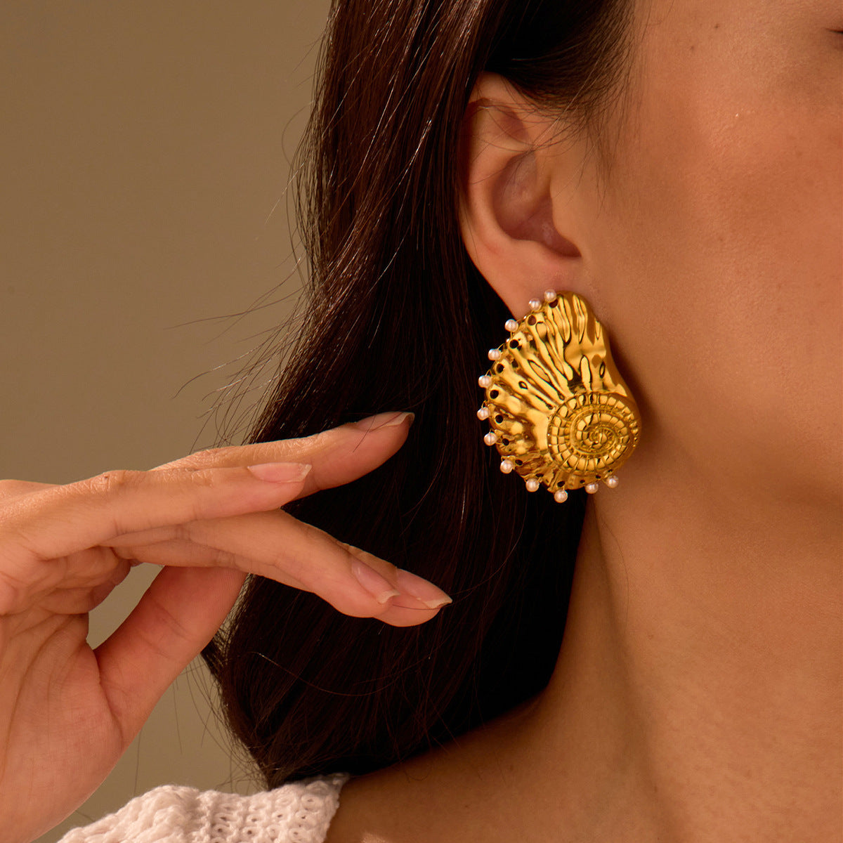 Orecchini in acciaio inossidabile a forma di conchiglia d'ispirazione vintage con placcatura, da donna