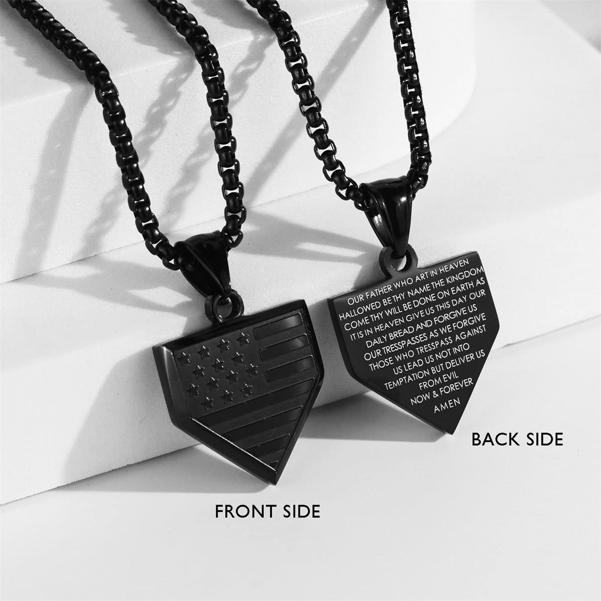 Collana Pendente a Scudo Pentagonale Geometrico Minimalista da Uomo in Acciaio al Titanio con Finitura Lucida