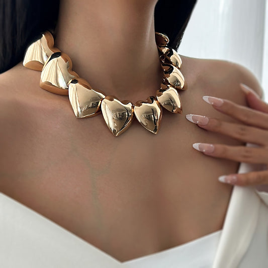 Gargantilla Chic Minimalista con Forma de Corazón de Metal Pulido para Mujer con Acabado Galvanizado
