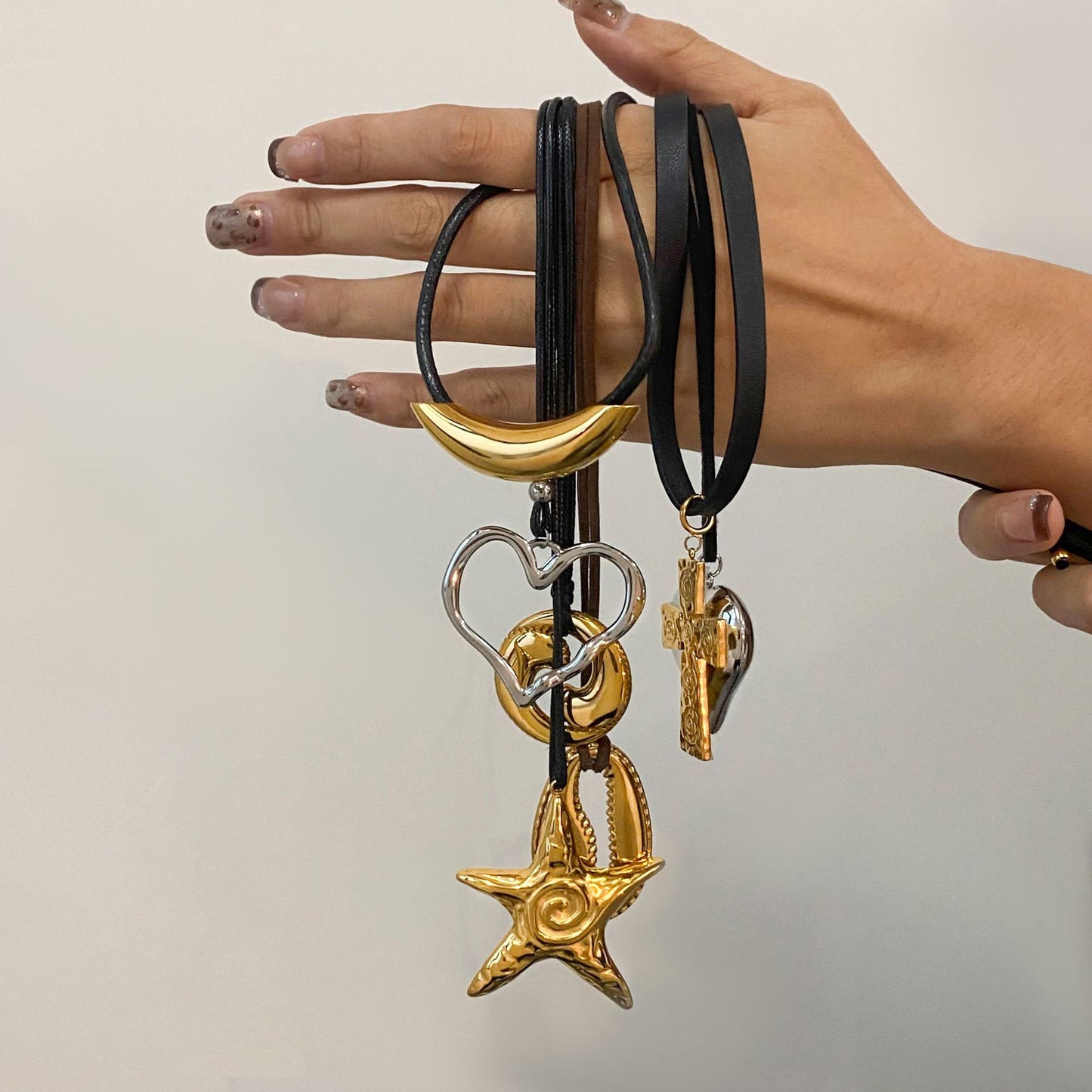 Elegante Collana a Stella Marina in Acciaio Inossidabile con Pendente in Acciaio al Titanio e Finitura Placcata per Donna