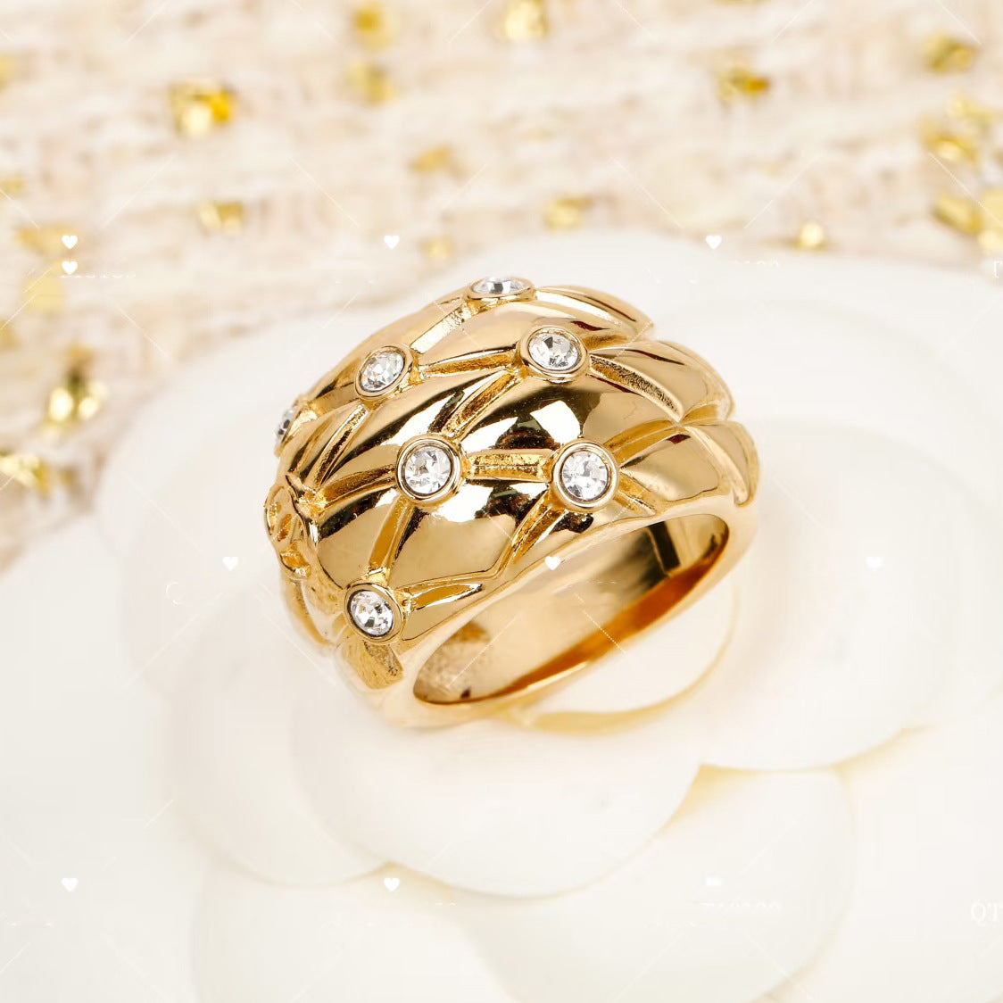Anello con Iniziale a Scacchiera Placcato Oro Lussuoso in Ottone da Donna