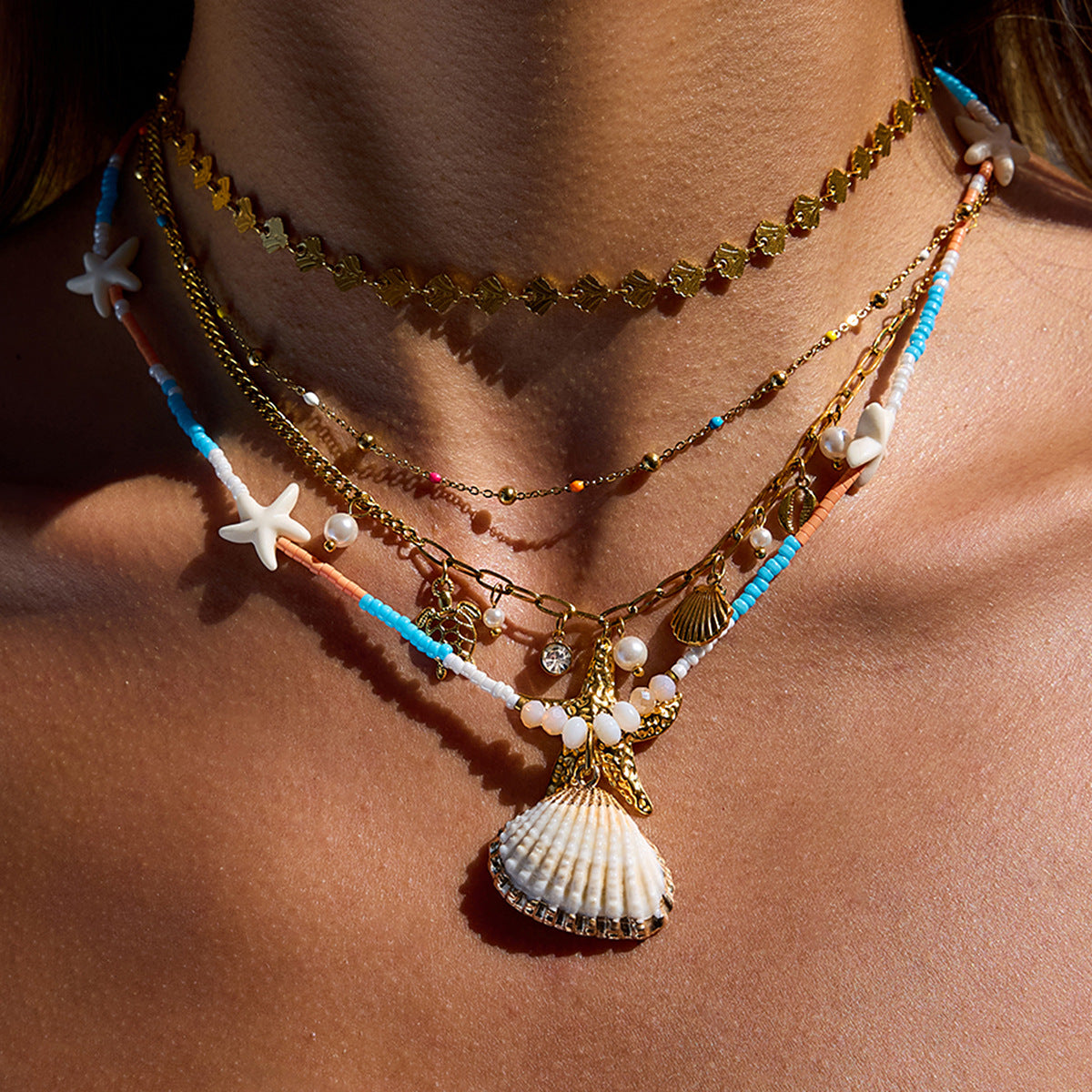 Collar con Colgante Bohemio de Concha y Estrella de Mar en Acero de Titanio con Acabado Chapado para Mujer