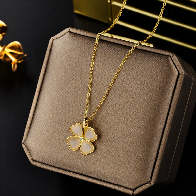 Collana da donna con ciondolo a quadrifoglio in stile naturale, placcata oro 18 carati, in acciaio al titanio