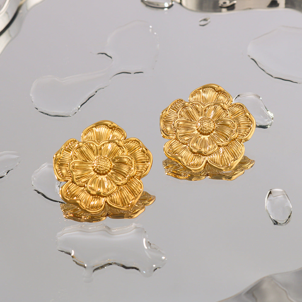 Orecchini a perno minimalisti floreali in acciaio inossidabile con placcatura sottovuoto in oro 18 carati da donna