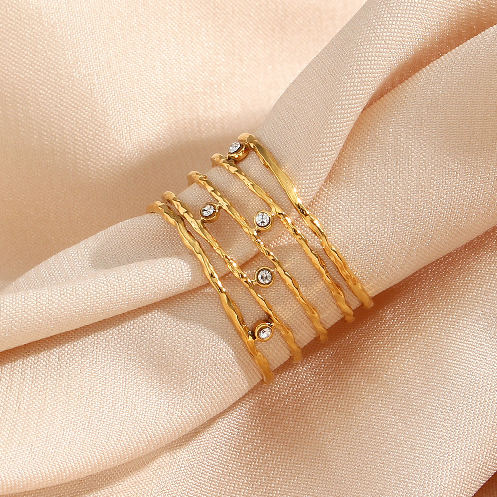 Anillo minimalista geométrico de acero inoxidable con diseño hueco y acabado chapado para mujer