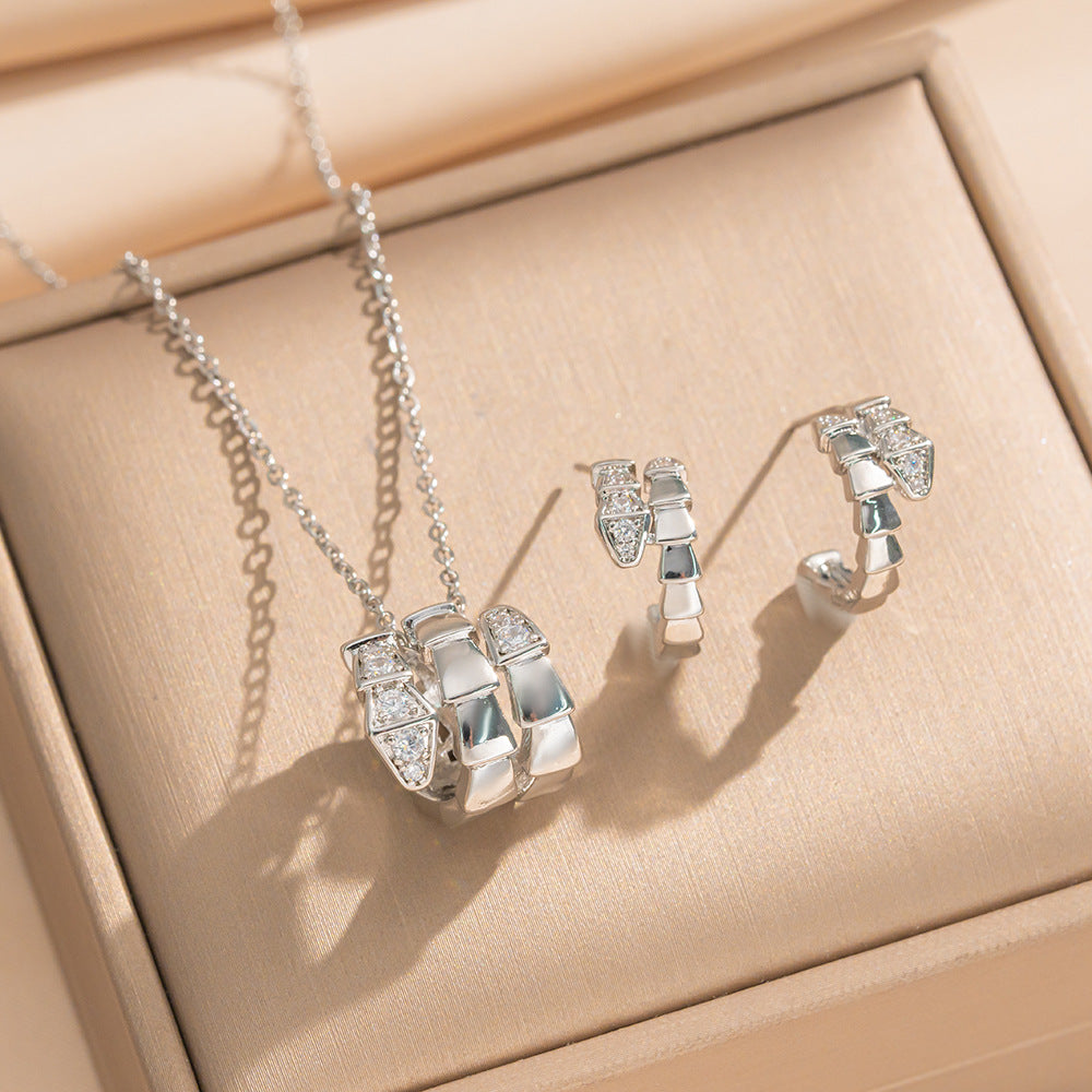 Elegant Snake-Shaped Rhinestone-Set Titanium Steel Necklace with 18K Gold Plating for Women