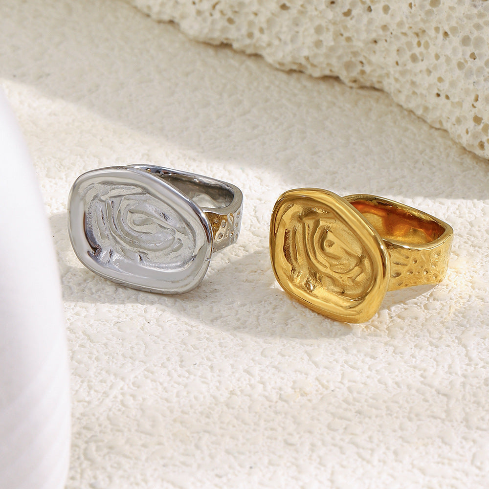 Anillo de Acero Inoxidable Minimalista Geométrico Chapado en Oro de 18 quilates con Textura Irregular para Mujer, Accesorio de Moda de Lujo