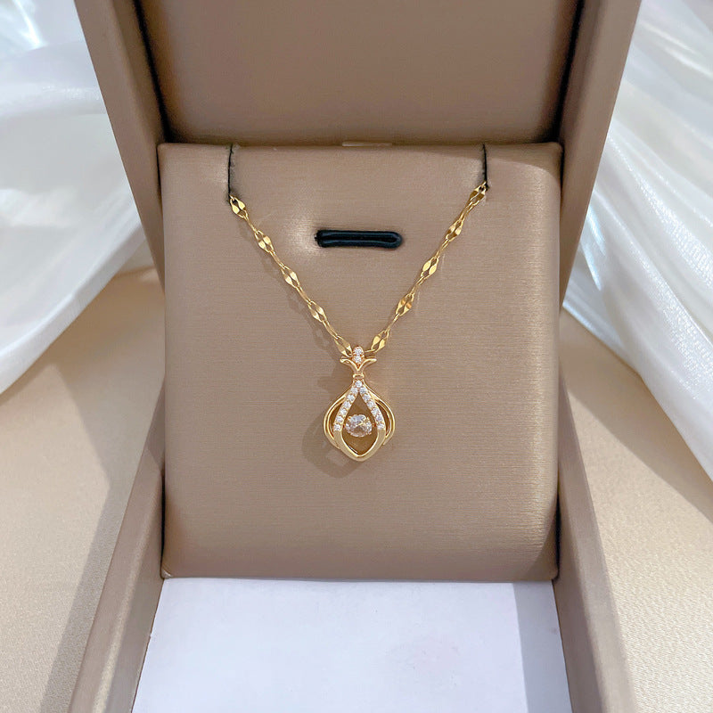 Elegante Collar con Colgante de Luna Geométrica de Acero de Titanio para Mujeres y Hombres con Incrustaciones de Diamantes de Imitación y Delicada Cadena de Relicario