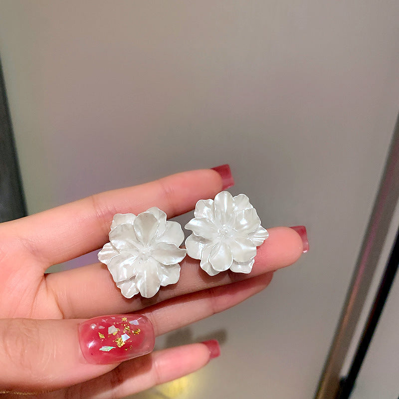 Orecchini a perno con perle dolci, eleganti e floreali per donna con perni in argento sterling 925