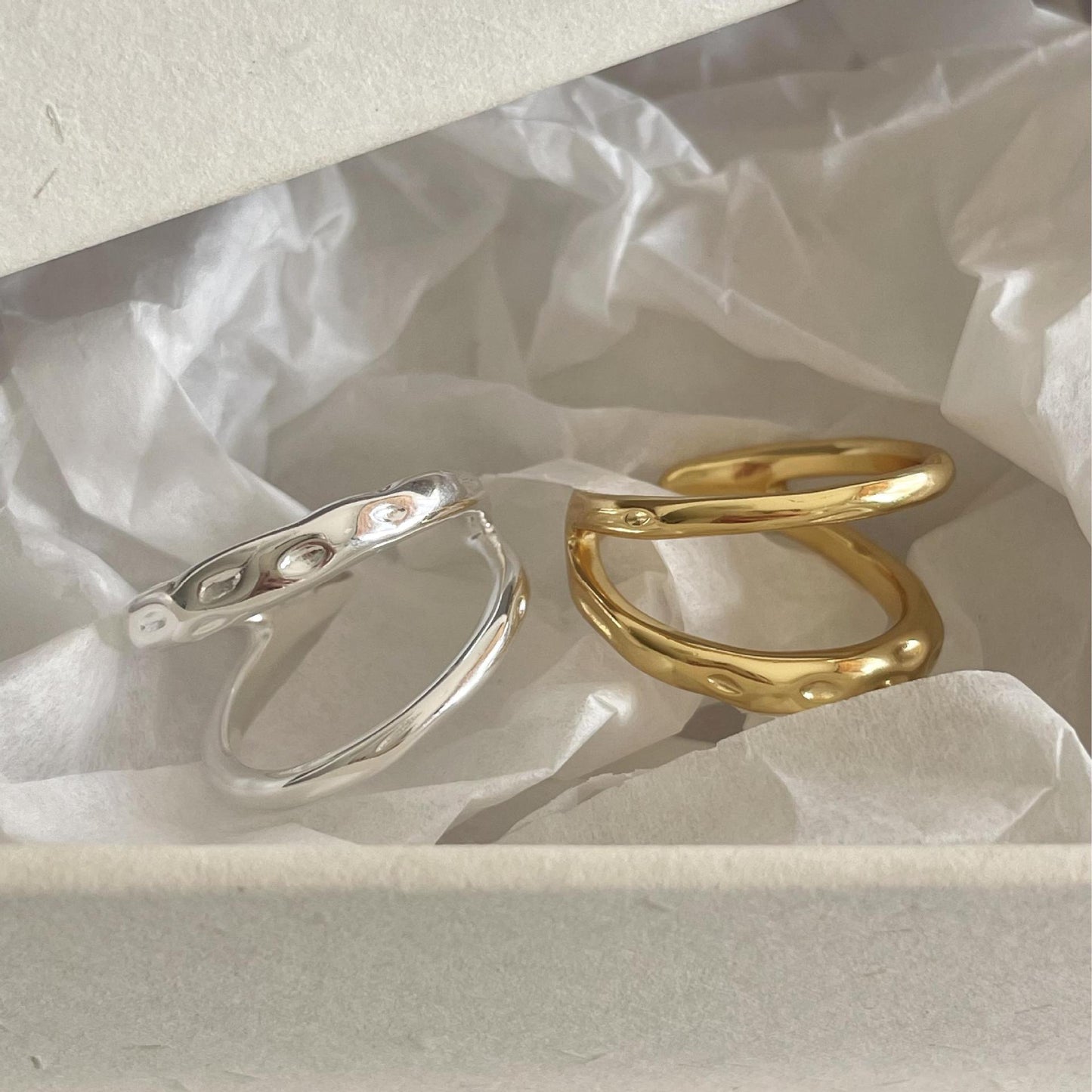 Anello da donna minimalista a linea geometrica placcato in argento sterling 925