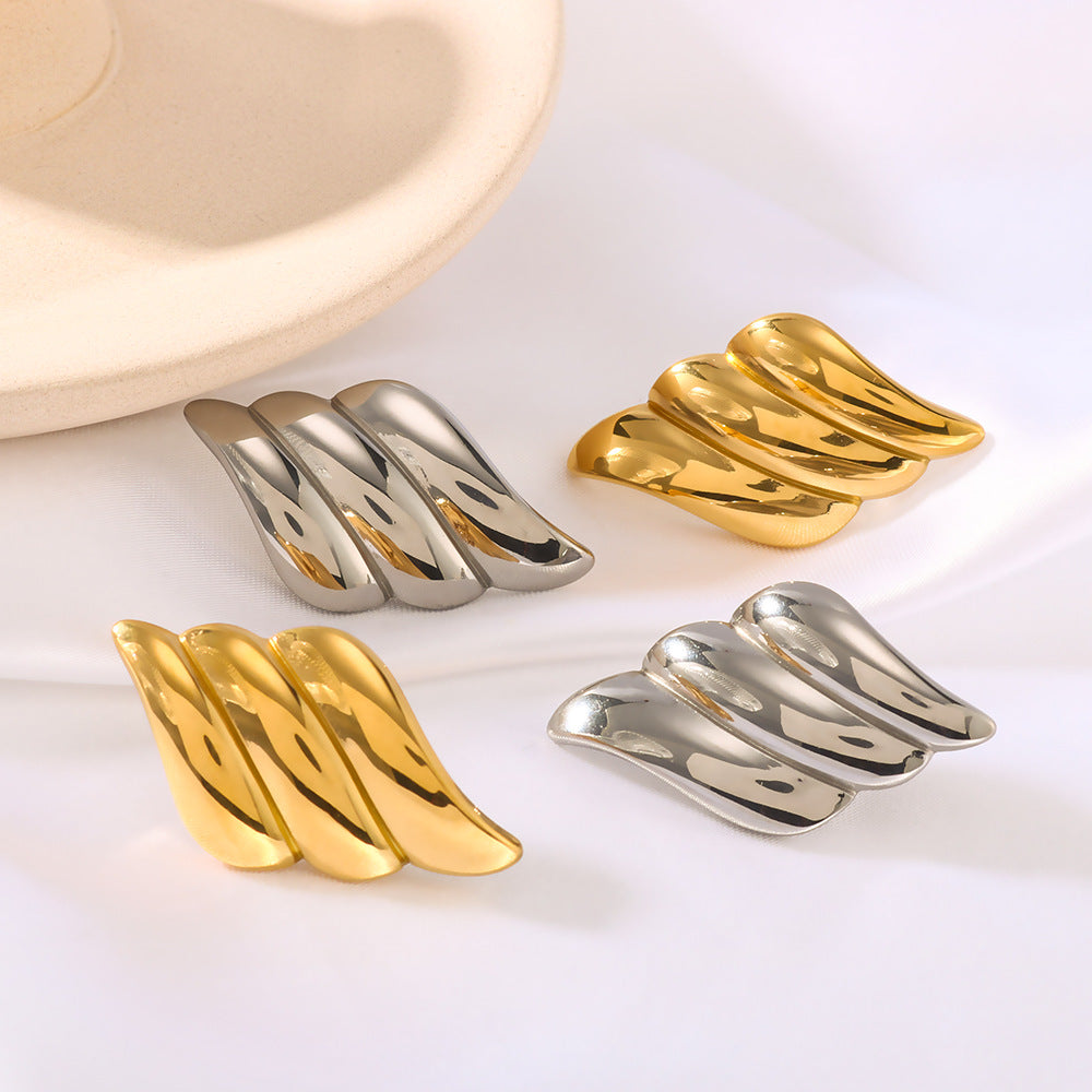 Orecchini Minimalisti ad Ala d'Angelo con Forma Geometrica in Acciaio Inossidabile Ipoallergenici con Finitura Placcata in Oro 18K Sottovuoto