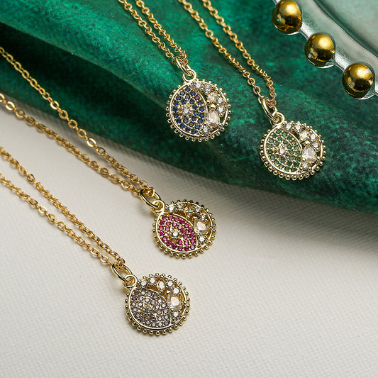 Collana Pendente Minimalista Stella e Luna da Donna con Base in Rame Placcato Oro e Intarsi in Zircone, Delicata Catena per Clavicole